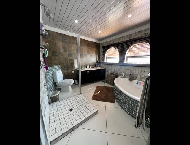 4 BEDROOM HOUSE FOR SALE IN SUNAIR PARK